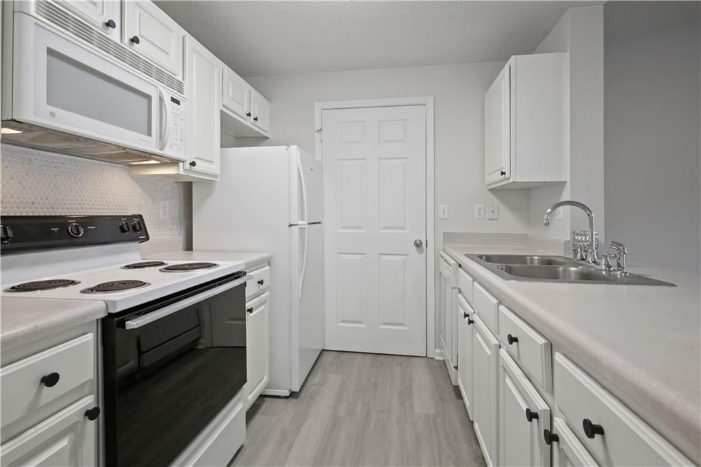 350 EMERALD FOREST Boulevard 17202