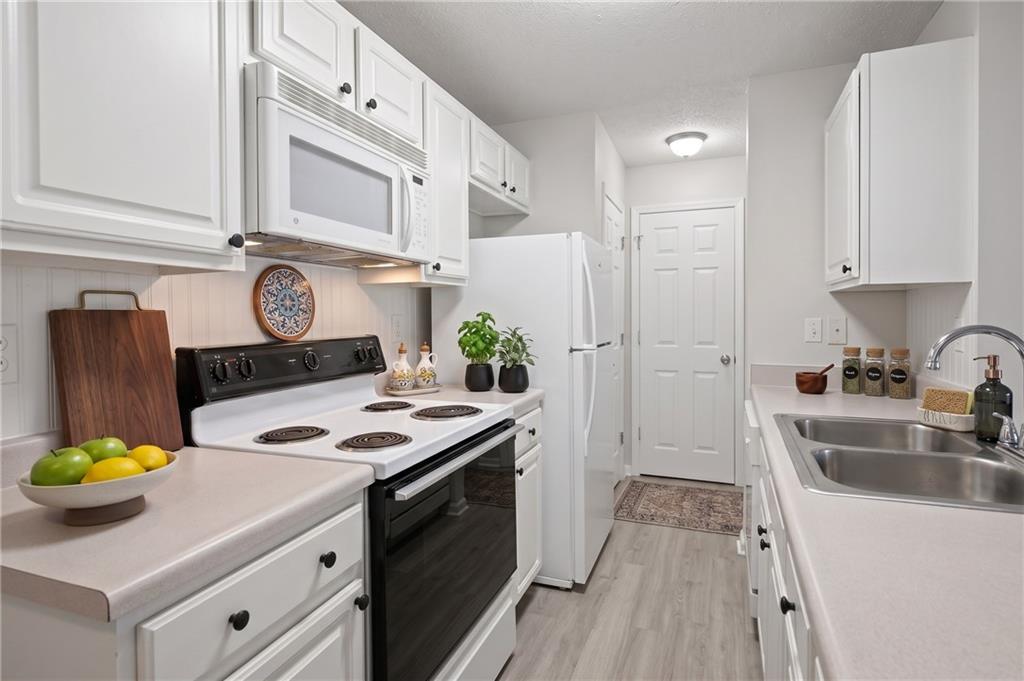 350 EMERALD FOREST Boulevard 17202