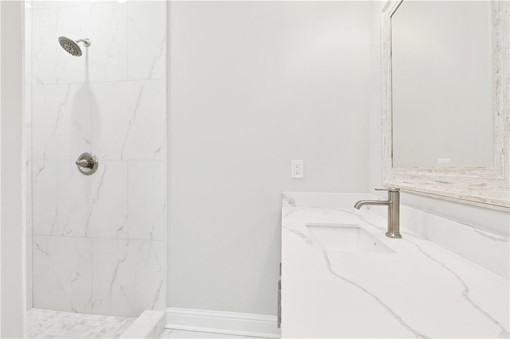 New Orleans, Louisiana 70112, United States, 3 Bedrooms Bedrooms, ,3 BathroomsBathrooms,Residential,Active,253724