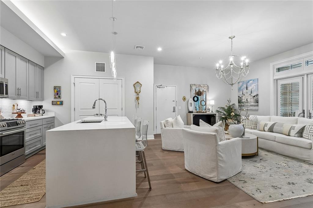 731 ST CHARLES Avenue 413