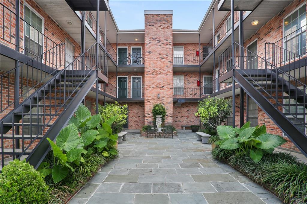 732 CHEROKEE Street 305