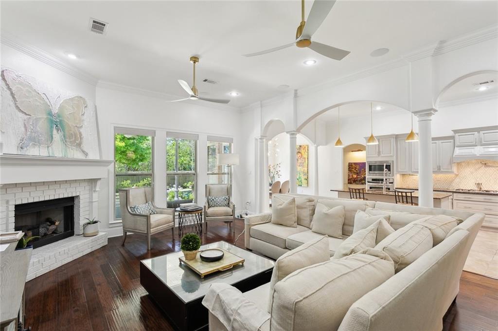 809 S CORNICHE DU LAC