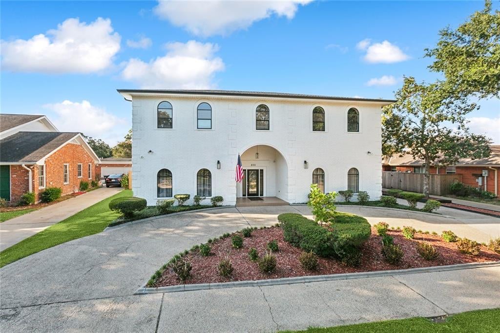 800 CRYSTAL Street