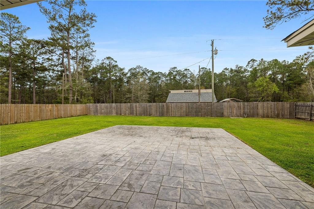 Mandeville, Louisiana 70471, United States, 3 Bedrooms Bedrooms, ,2 BathroomsBathrooms,Residential,Pending,62813