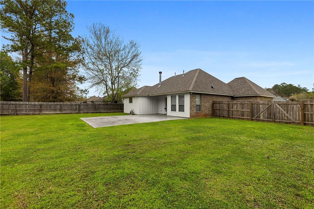 Mandeville, Louisiana 70471, United States, 3 Bedrooms Bedrooms, ,2 BathroomsBathrooms,Residential,Pending,62813