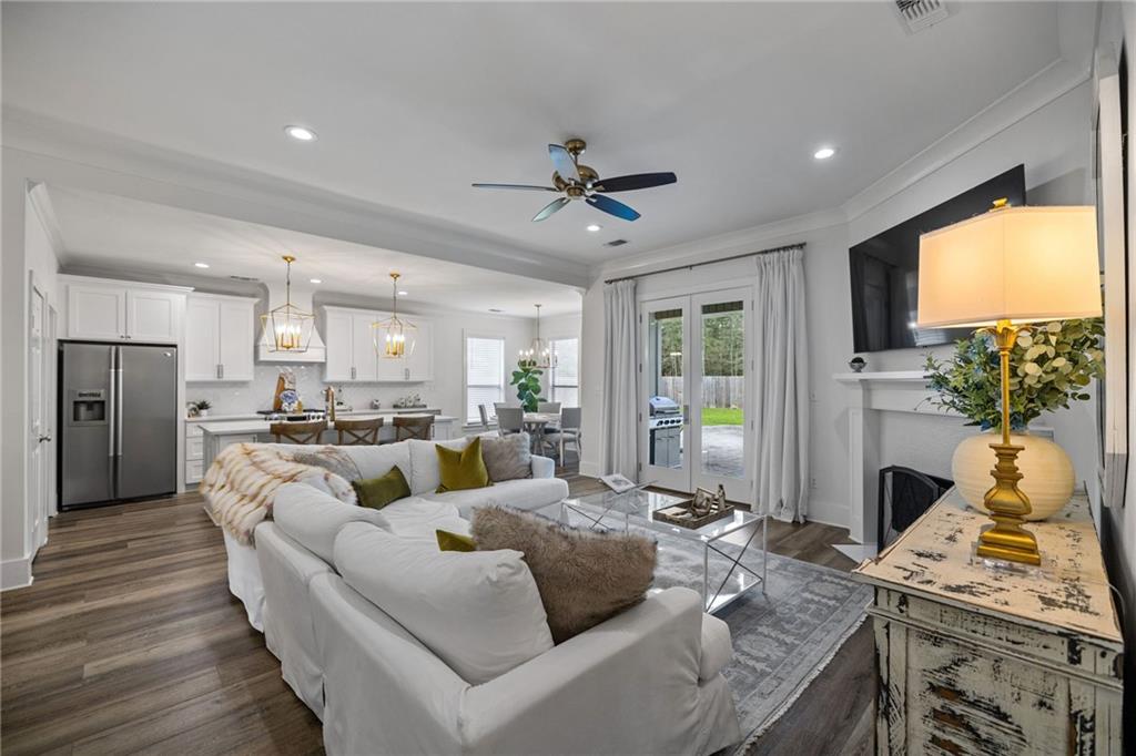 Mandeville, Louisiana 70471, United States, 3 Bedrooms Bedrooms, ,2 BathroomsBathrooms,Residential,Pending,62813