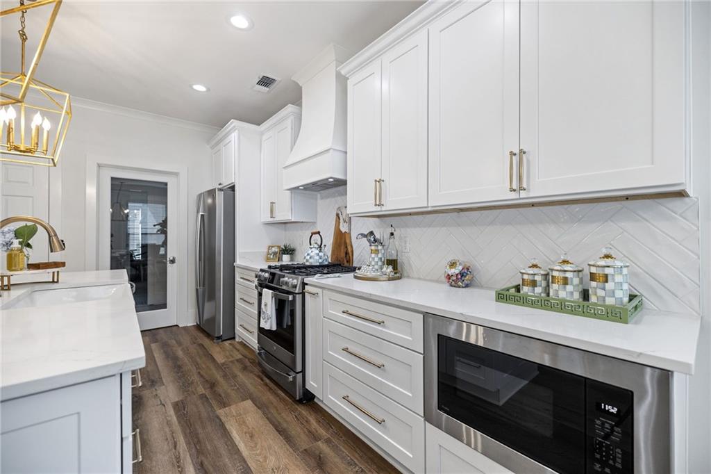 Mandeville, Louisiana 70471, United States, 3 Bedrooms Bedrooms, ,2 BathroomsBathrooms,Residential,Pending,62813