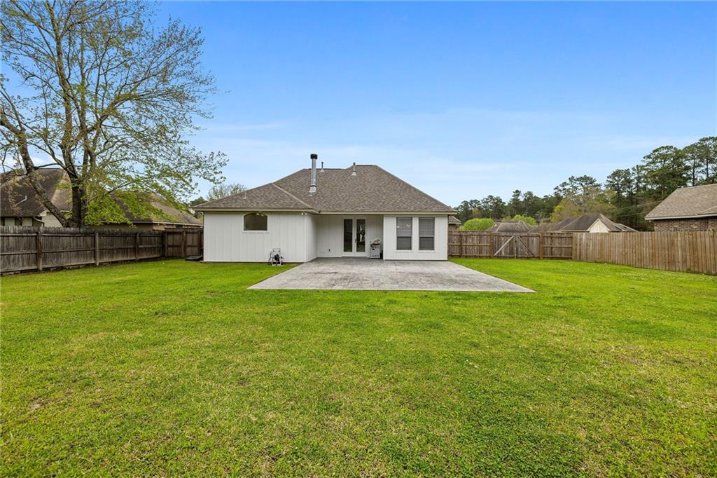 Mandeville, Louisiana 70471, United States, 3 Bedrooms Bedrooms, ,2 BathroomsBathrooms,Residential,Pending,62813
