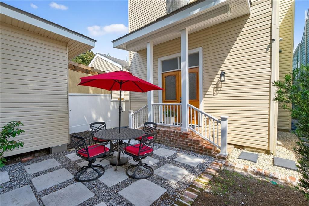 New Orleans, Louisiana 70115, United States, 3 Bedrooms Bedrooms, ,3 BathroomsBathrooms,Residential,Active,201630