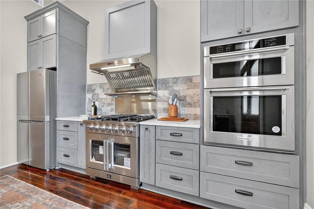 New Orleans, Louisiana 70115, United States, 3 Bedrooms Bedrooms, ,3 BathroomsBathrooms,Residential,Active,201630