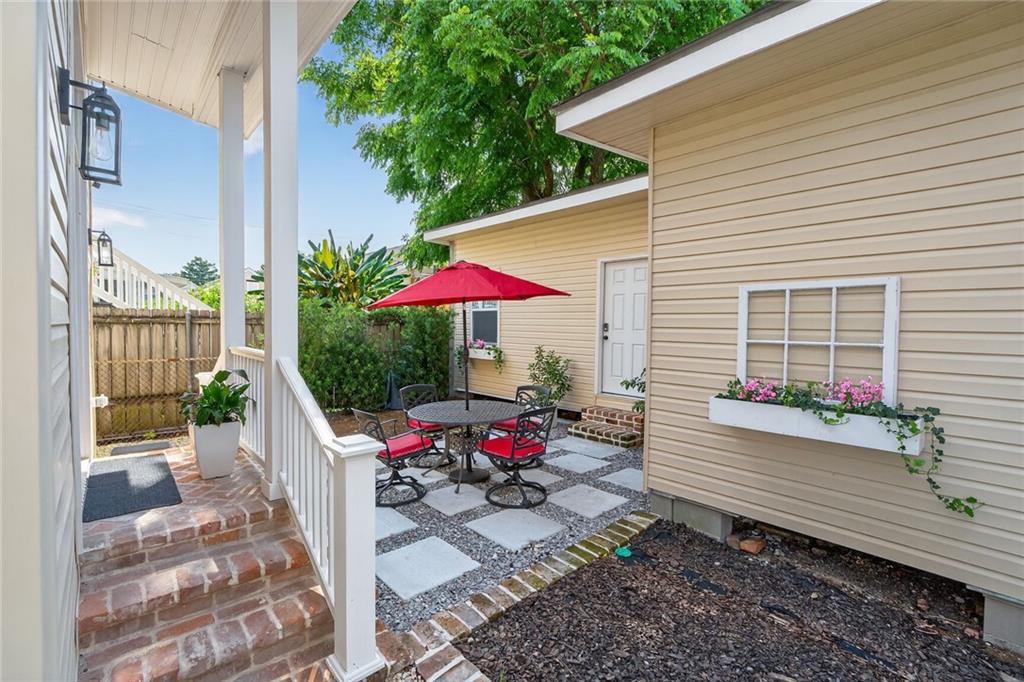 New Orleans, Louisiana 70115, United States, 3 Bedrooms Bedrooms, ,3 BathroomsBathrooms,Residential,Active,201630