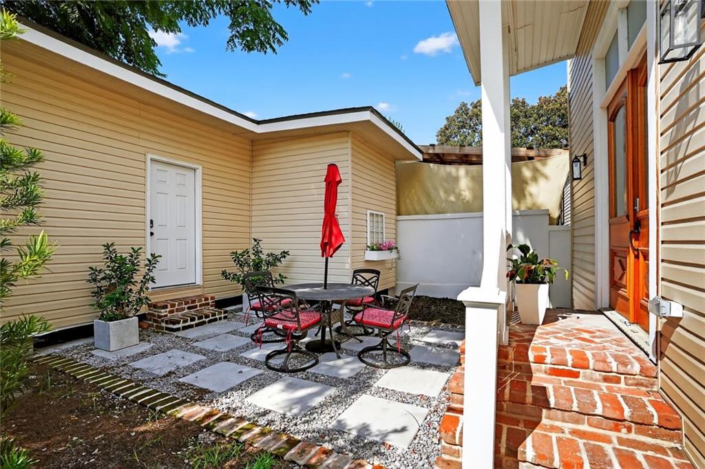 New Orleans, Louisiana 70115, United States, 3 Bedrooms Bedrooms, ,3 BathroomsBathrooms,Residential,Active,201630