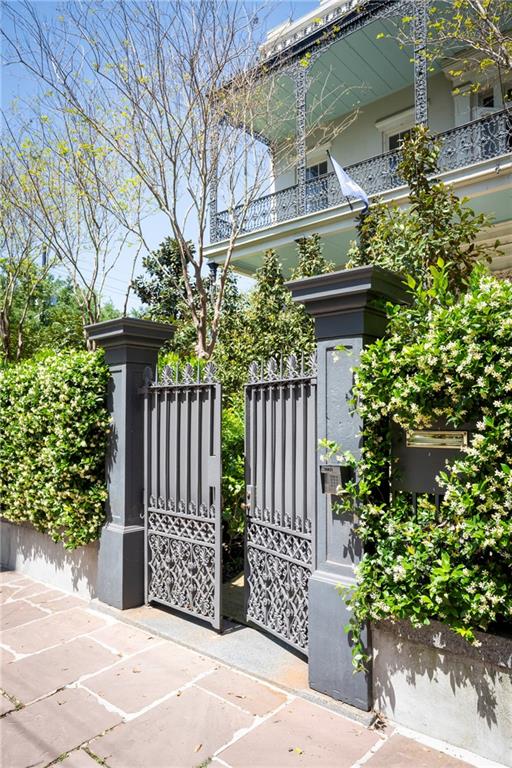 2523 PRYTANIA Street