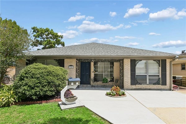 725 GOODSON DR, GRETNA, LA 70056 - Image 2bb62a98b69d94912d0fbc9de7ae66f9/2828544860