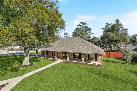 228 BLUE CRANE 1 Drive Slidell LA 70461
