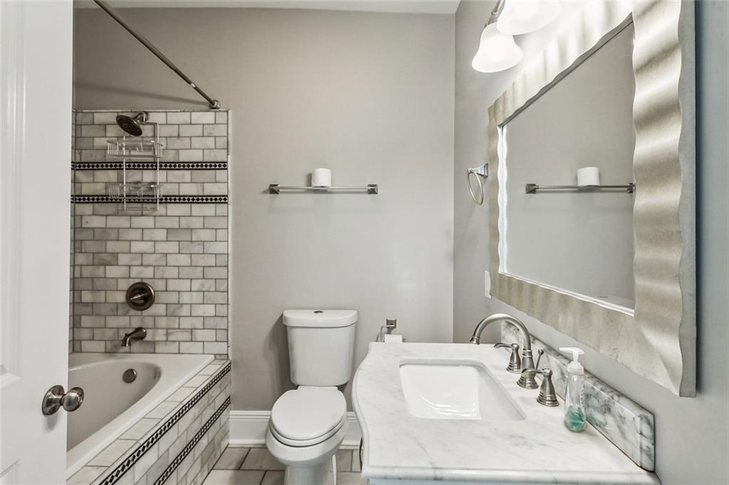 New Orleans, Louisiana 70118, United States, 2 Bedrooms Bedrooms, ,2 BathroomsBathrooms,Residential,Pending,34242