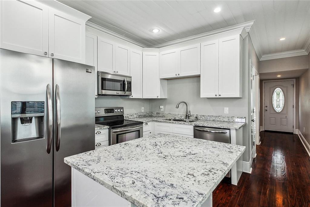 New Orleans, Louisiana 70118, United States, 2 Bedrooms Bedrooms, ,2 BathroomsBathrooms,Residential,Pending,34242