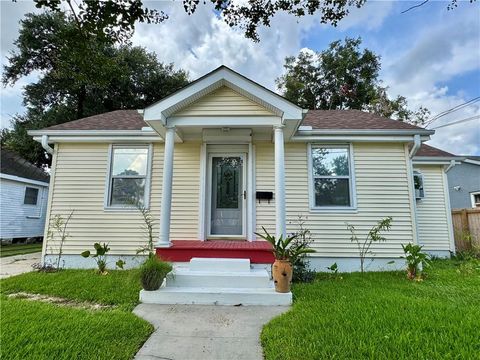 200 CLAIBORNE Court Jefferson LA 70121