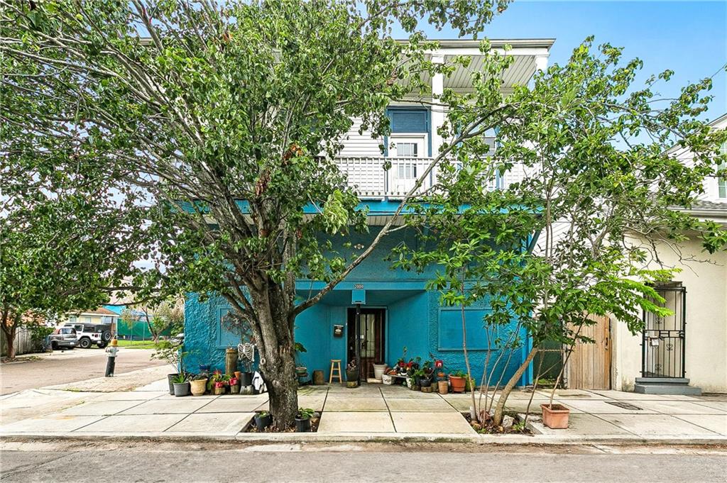 2000 DUMAINE Street