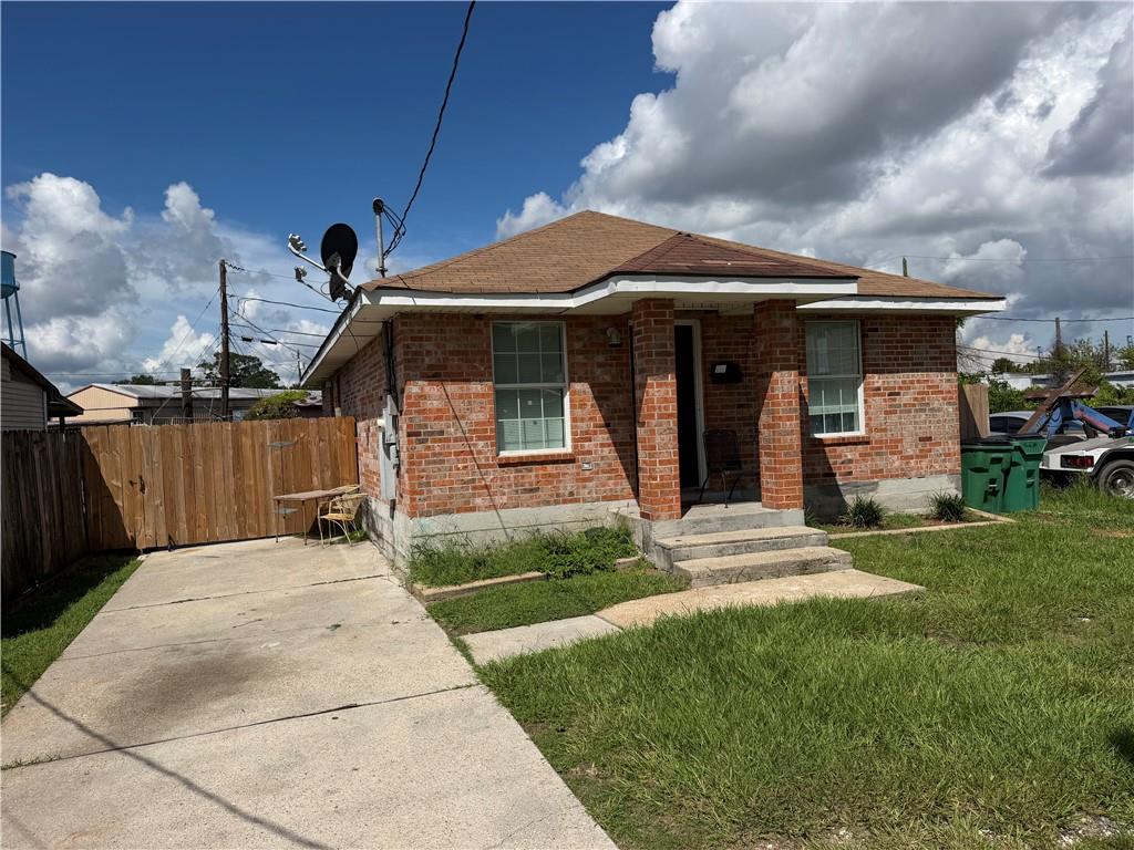 328 ROBINSON Avenue