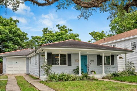 Photo of 8429 S CLAIBORNE Avenue, New Orleans, LA 70118 (MLS # 2558684)