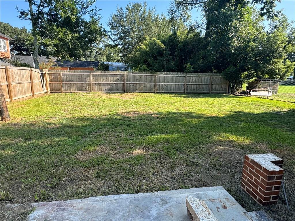 Ponchatoula, Louisiana 70454, United States, 2 Bedrooms Bedrooms, ,1 BathroomBathrooms,Residential,Pending,46794