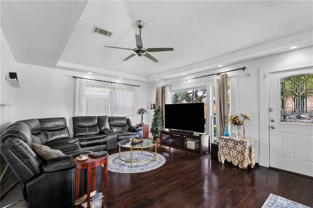 6400 PAINTERS Street