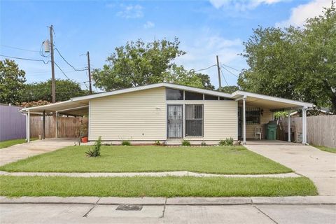 Photo of 402 BLOSSOM Street, Terrytown, LA 70056 (MLS # 2560501)