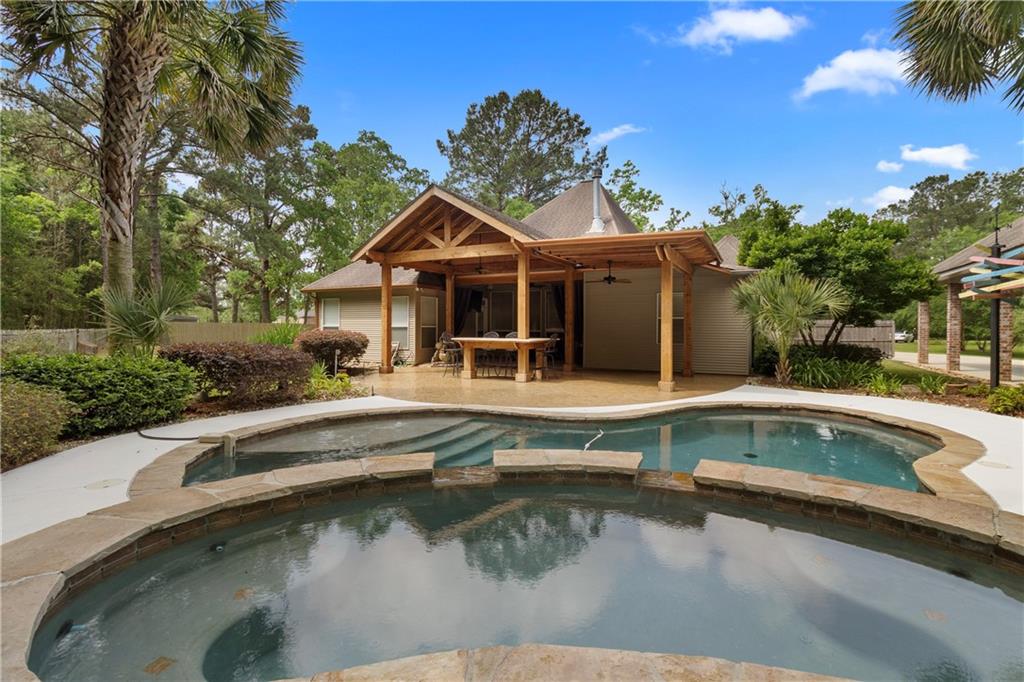 108 SECLUDED FOREST Way