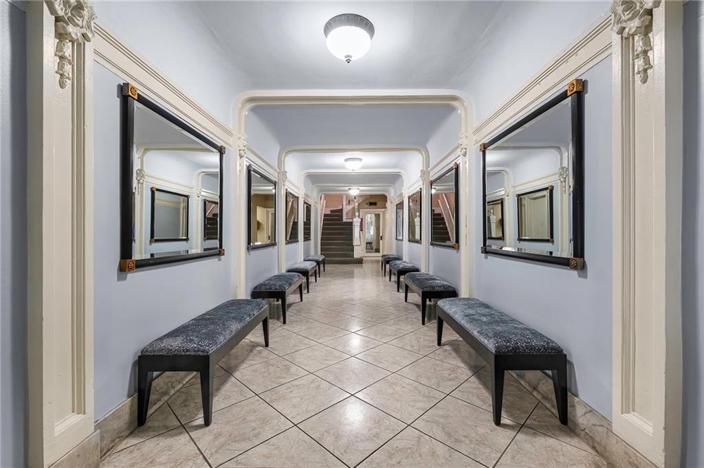 2801 ST CHARLES Avenue 106g