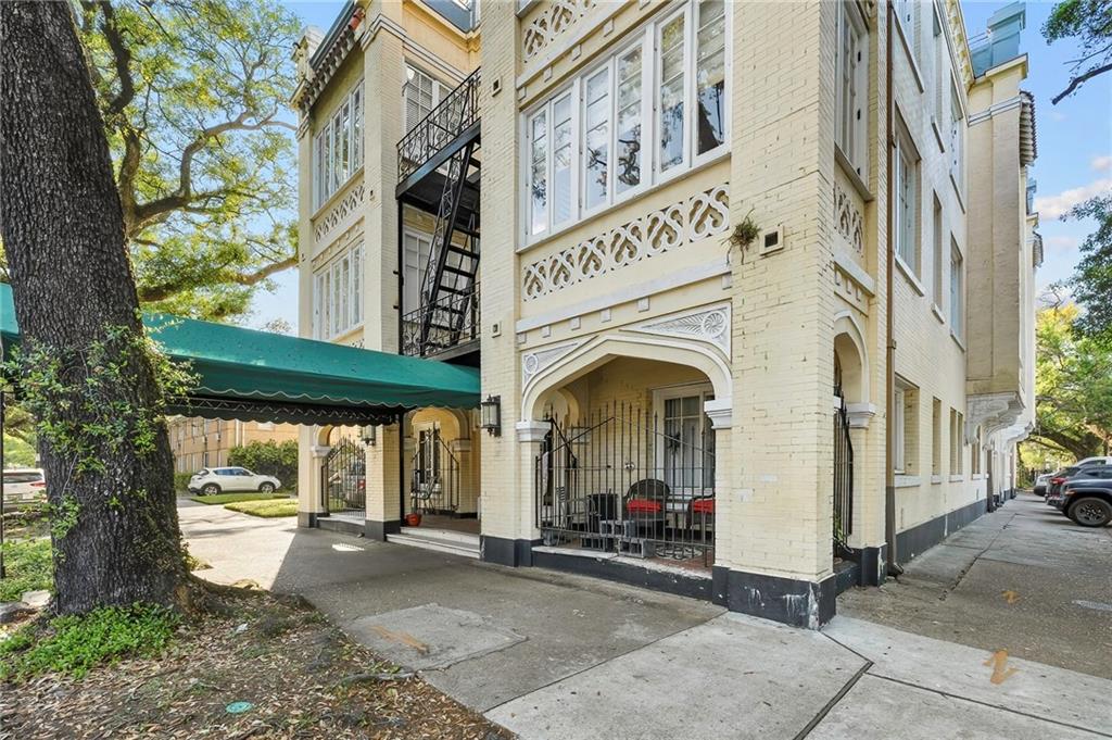 2801 ST CHARLES Avenue 106g