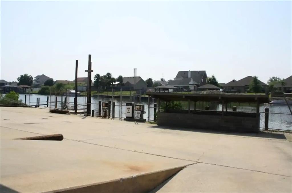 4838 PONTCHARTRAIN Drive