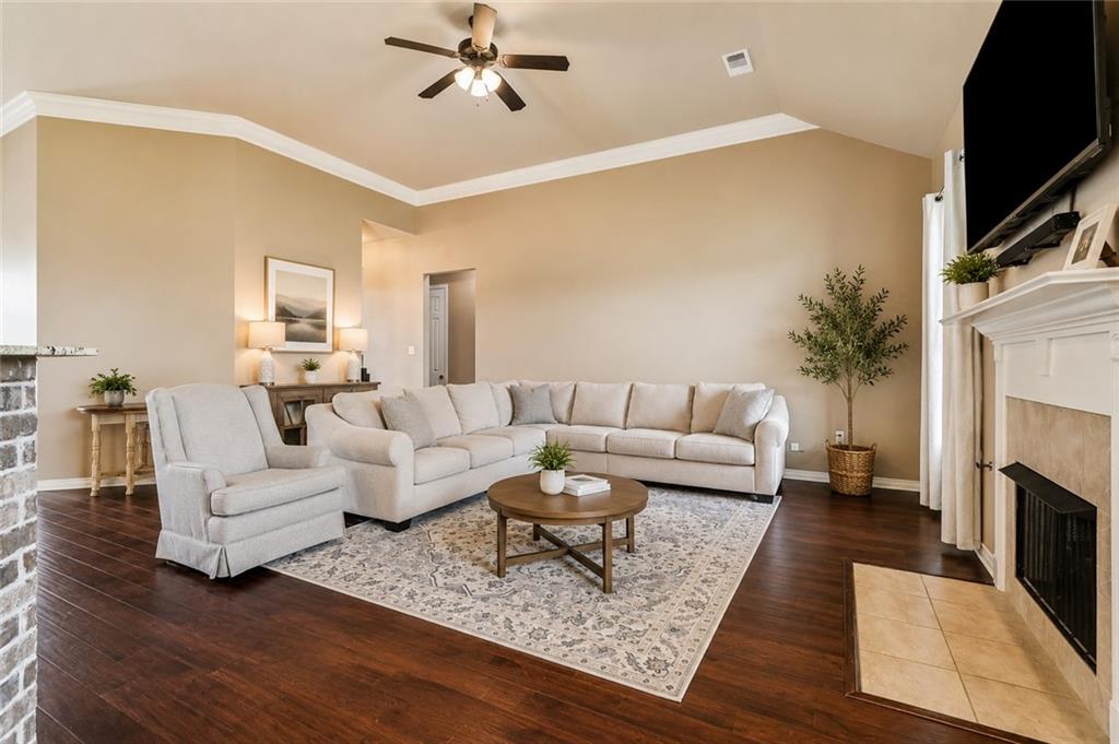 138 HIGHLAND CREST Drive