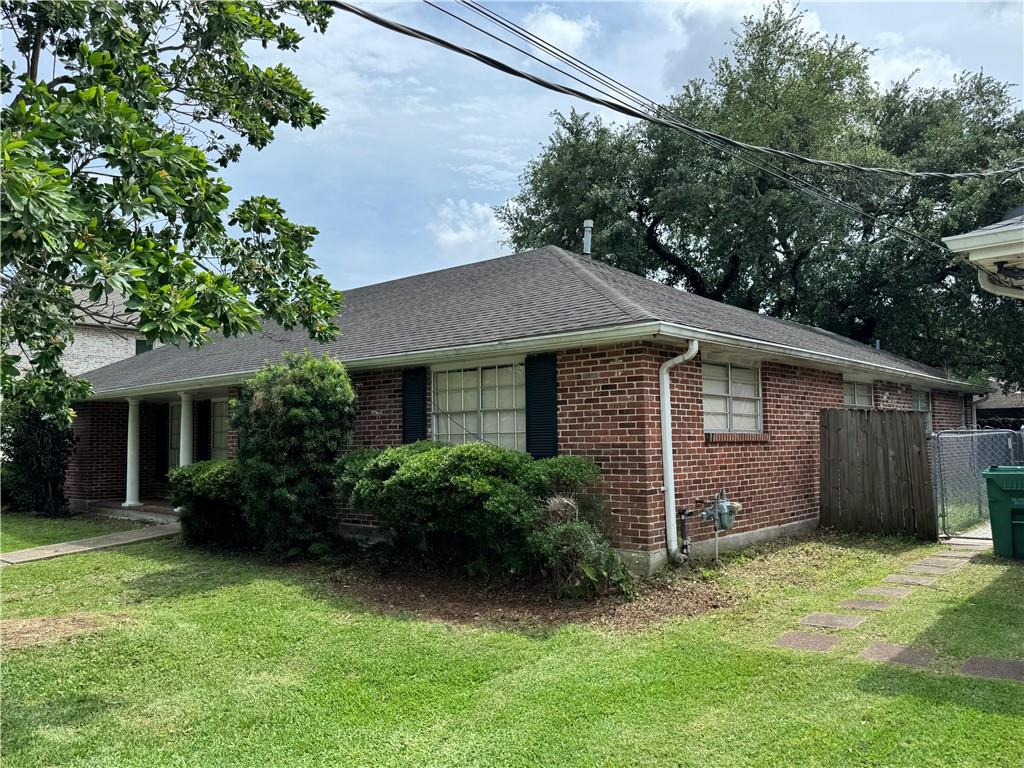 1612 APPLE Street