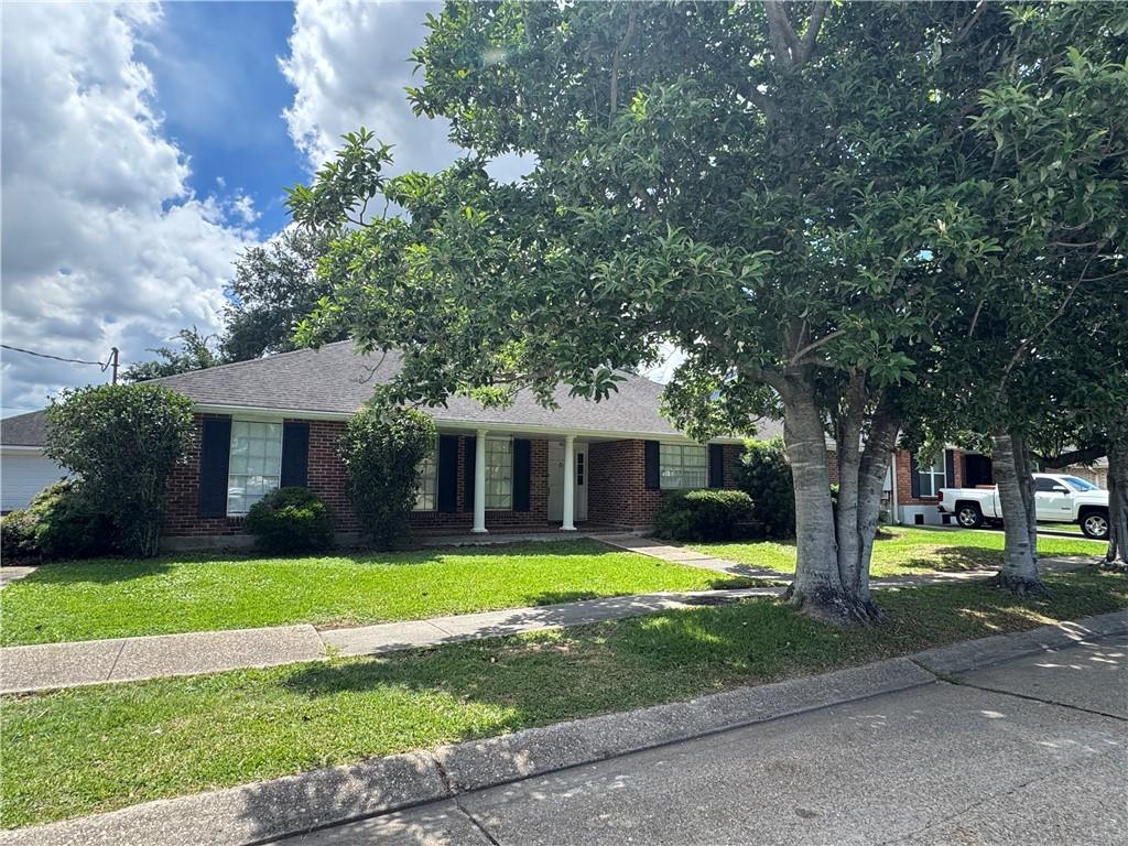 1612 APPLE Street