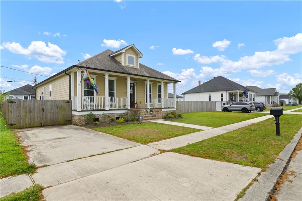85 W CLAIBORNE Square