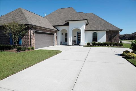 100 KINGSWOOD Avenue Thibodaux LA 70301