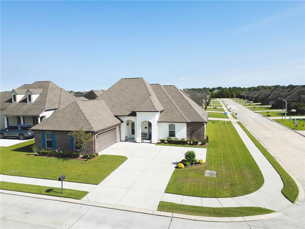 100 KINGSWOOD Avenue