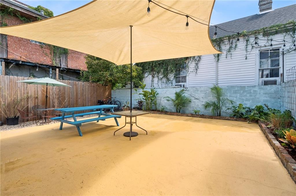 2001 03 SAINT CLAUDE Avenue