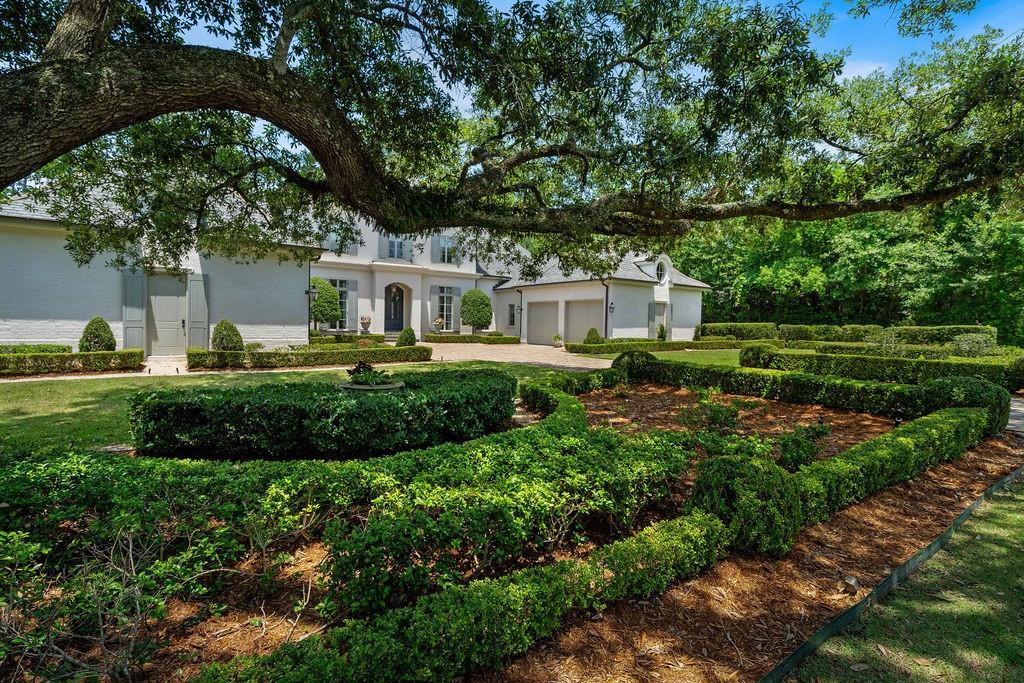 33 RIVERDALE Drive
