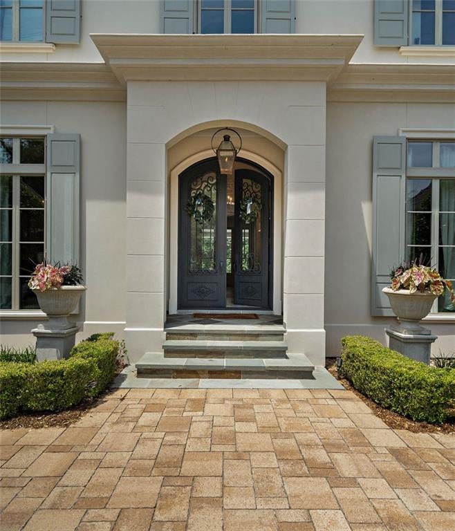 33 RIVERDALE Drive