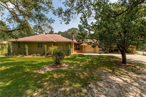 Photo of 1601 SUNSET Drive, Bogalusa, LA 70427 (MLS # 2552487)