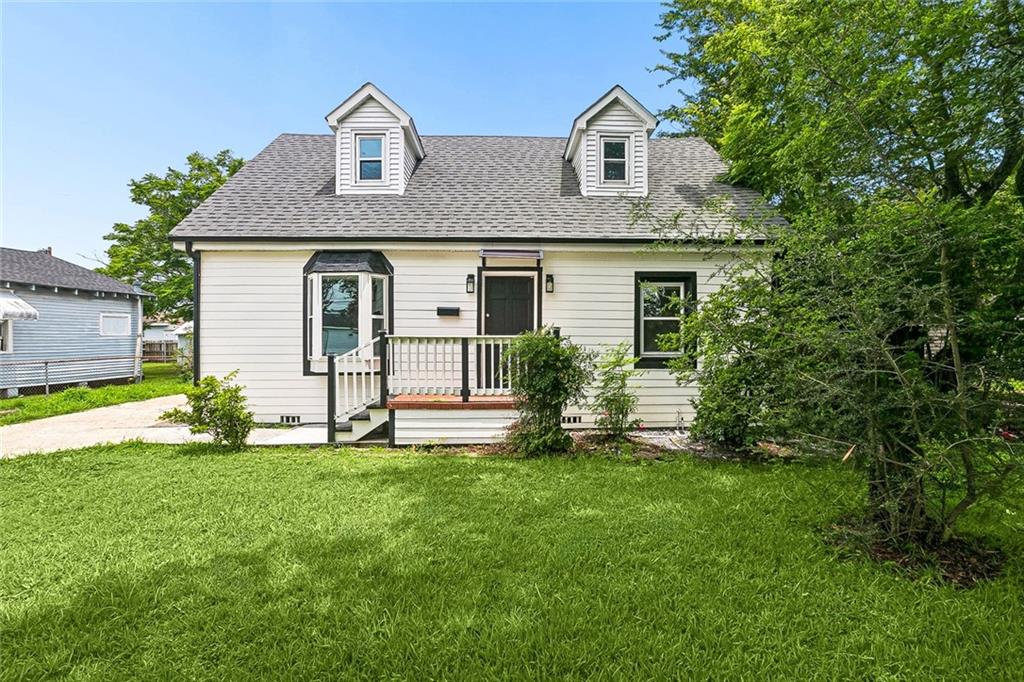 Photo 1 of 17 — 1045 AVENUE B, Westwego, LA 70094