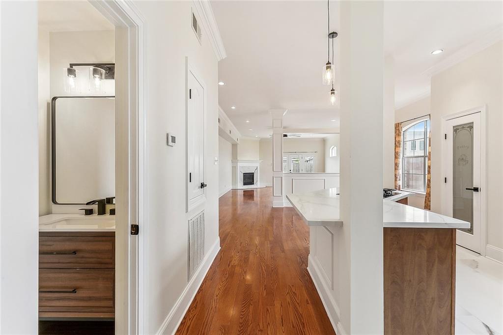 4444 LIGUSTRUM Street