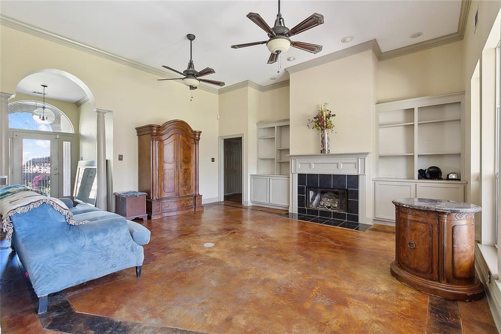 2075 WHITE MYRTLE Street