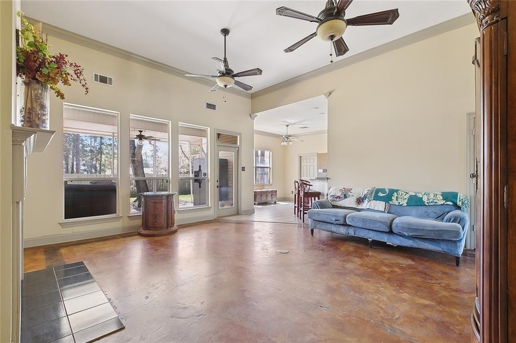 2075 WHITE MYRTLE Street