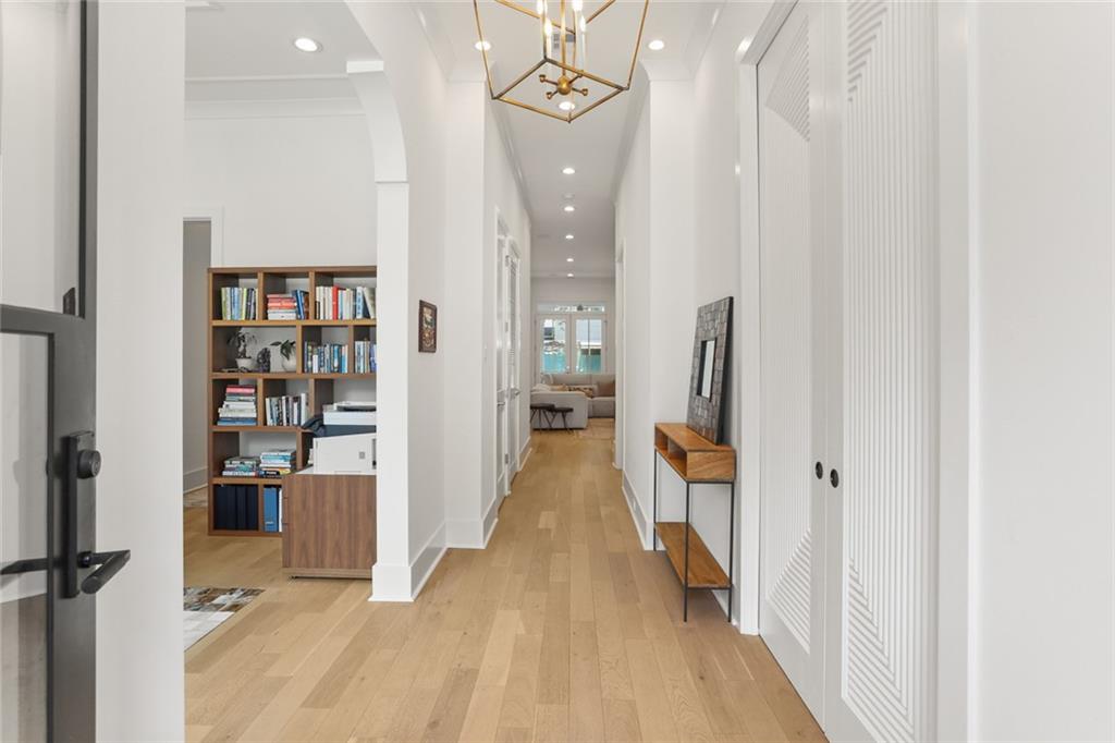257 HOLLYWOOD Drive