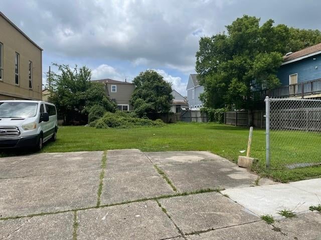 2400 DELACHAISE Street