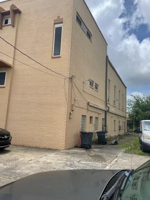 2400 DELACHAISE Street
