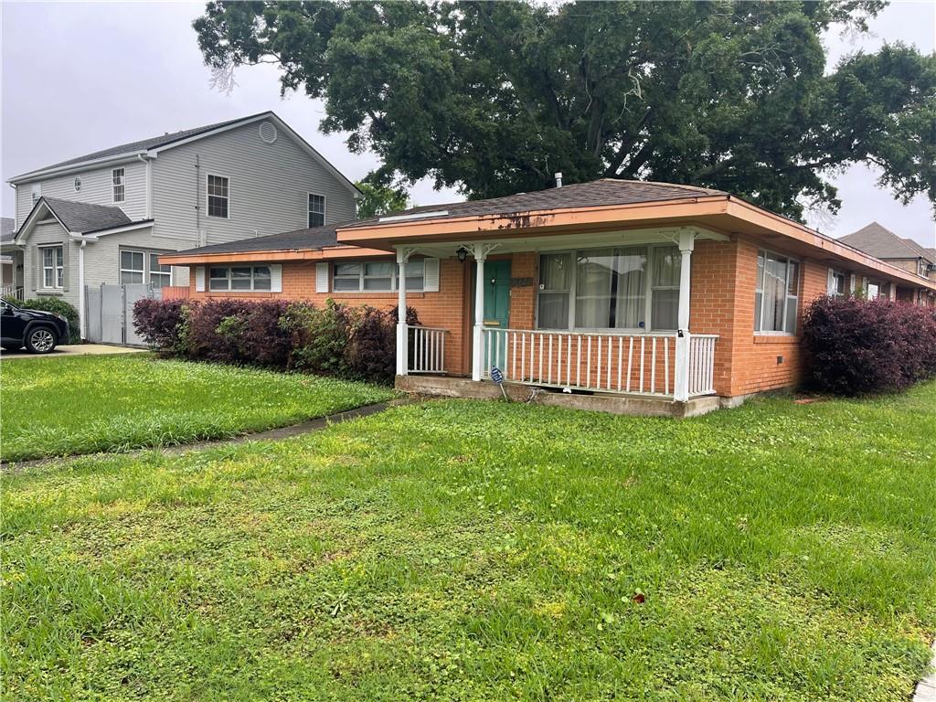824 LIVE OAK Street